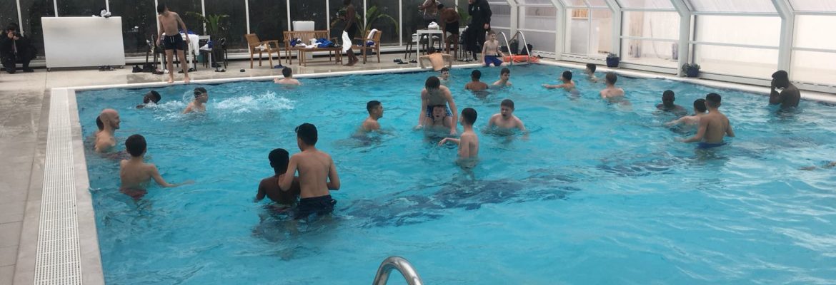 i-team-inglesi-in-piscina-al-joli-park-hotel